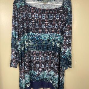 Avenue Women’s Blue Geometric Asymmetrical 3/4 Sleeve Mesh Trim Plus 26/28
